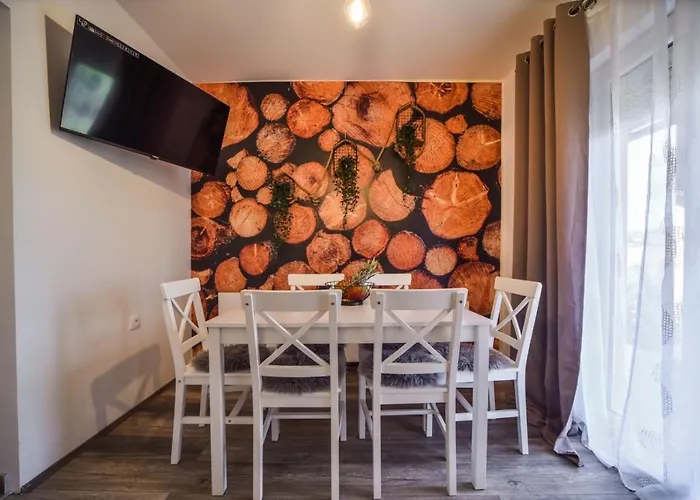 度假居 Carna 兹拉蒂博尔