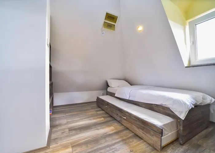 度假居 Carna 兹拉蒂博尔